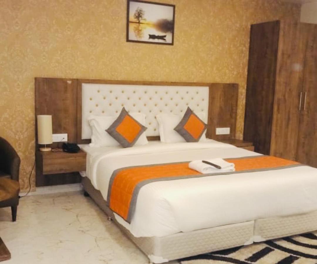 Mayda Inn- A Boutique Hotel Нью-Дели Экстерьер фото