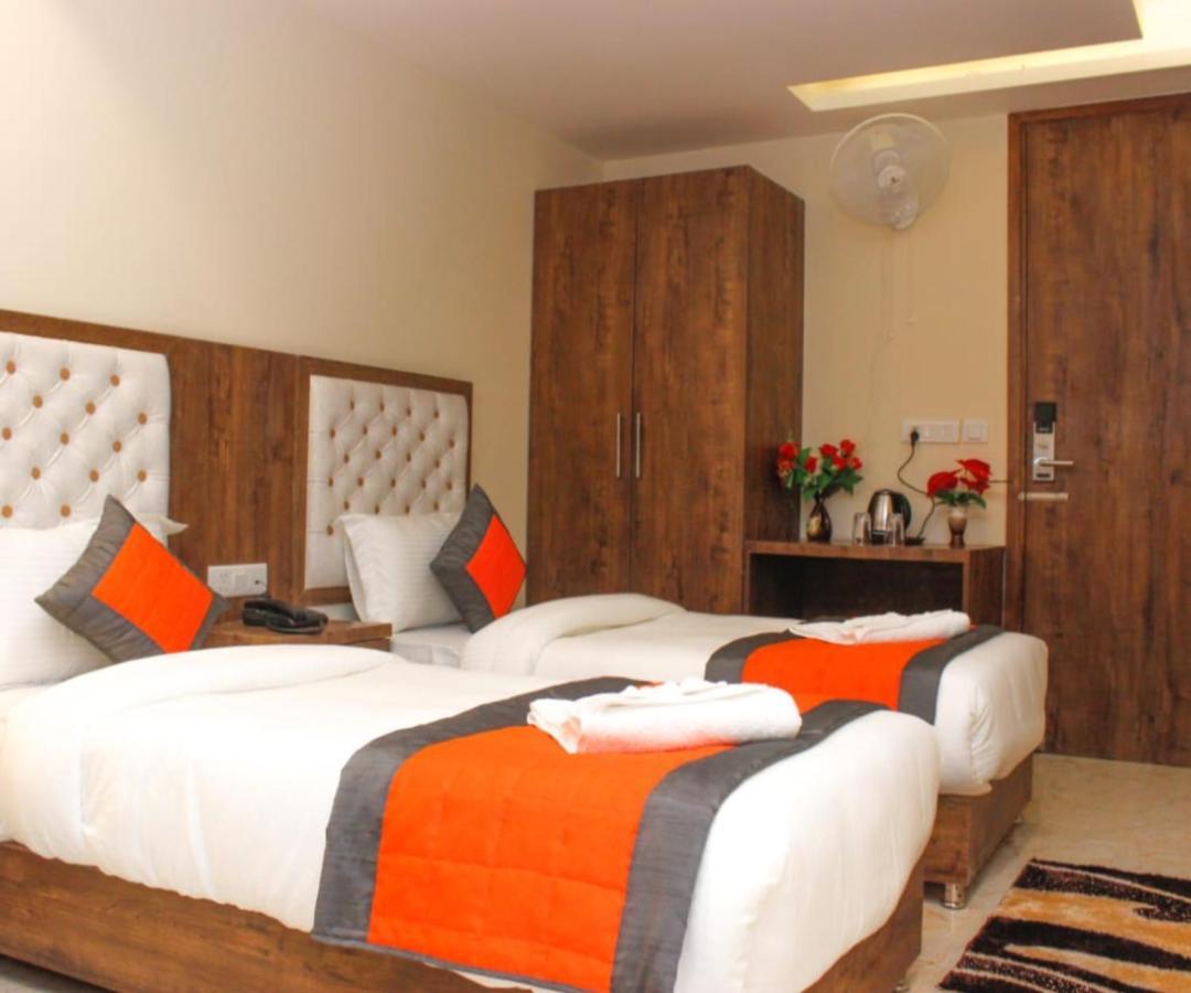 Mayda Inn- A Boutique Hotel Нью-Дели Экстерьер фото