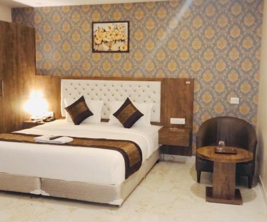 Mayda Inn- A Boutique Hotel Нью-Дели Экстерьер фото