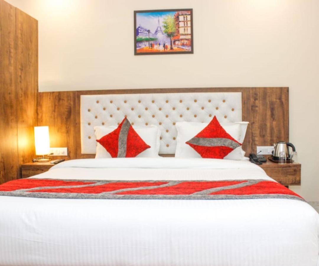 Mayda Inn- A Boutique Hotel Нью-Дели Экстерьер фото