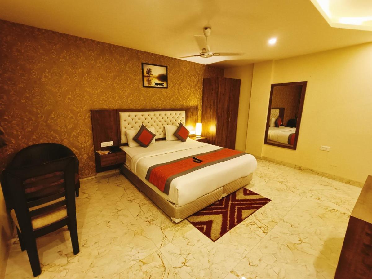 Mayda Inn- A Boutique Hotel Нью-Дели Экстерьер фото